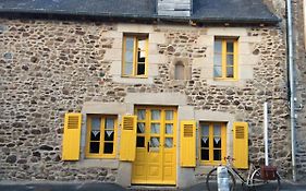 CHAMBRE ROMANTIQUE CHEZ L'HABITANT à LAMBALLE
